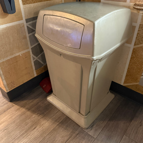 Rubbermaid Ranger Trash Can - 45 Gallon
